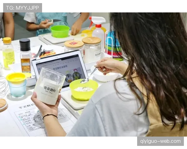 张楠家的冰箱里只放蛋白粉和冰水，连女朋友送的蛋糕都原封不动退回去