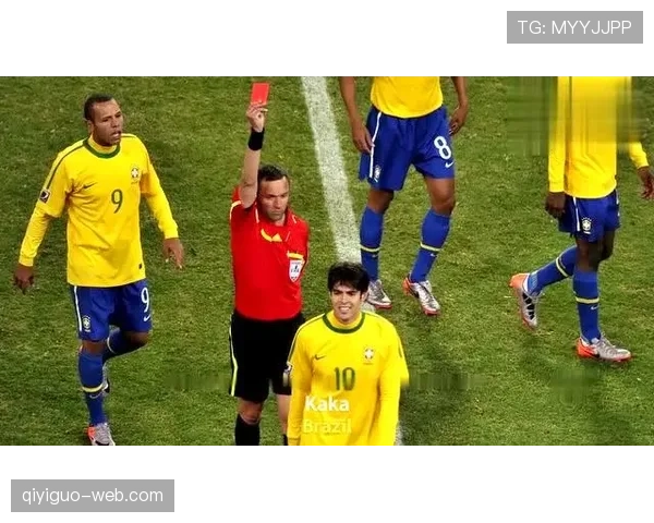 被罚下球员为何还能重返赛场？解析“重新入场许可”规则边界