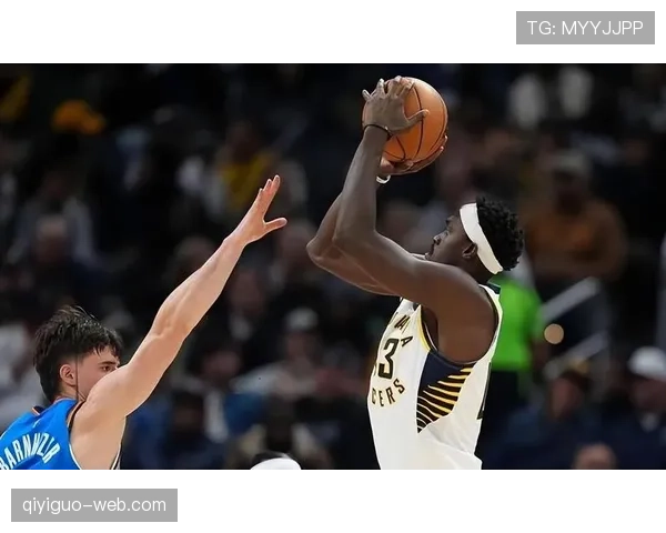 卡斯尔通过领防限制持球核心并凭借持球冲击主导马刺反击