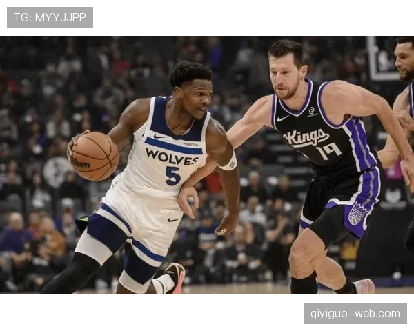 爱德华兹突破能力提升明显 拉开队内得分手差距