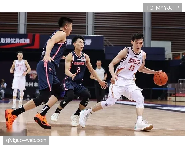 深入解读篮球防守位置规则中合法防守姿态的判定核心标准